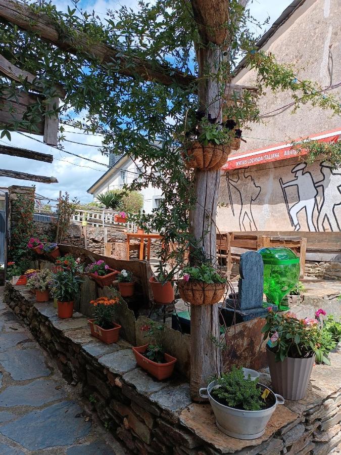 Pension Y Albergue Matias Locanda Sarria Esterno foto